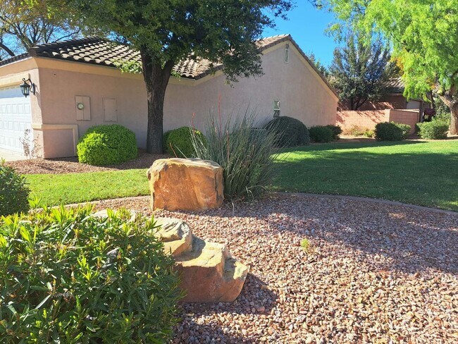Building Photo - Snow Canyon Single Family