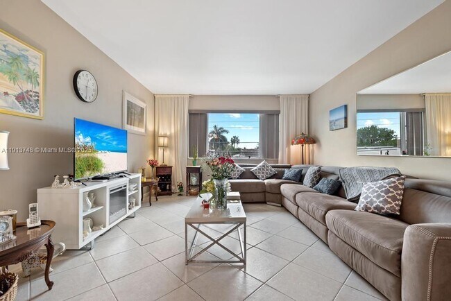 Building Photo - 400 S Cypress Rd