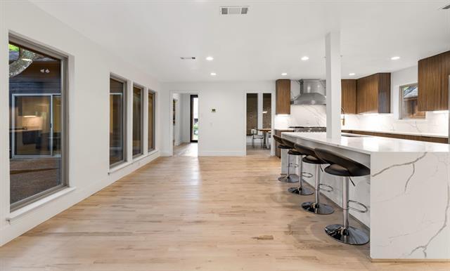 Building Photo - 9415 Hill View Dr