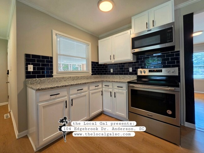 Building Photo - 104 Edgebrook Dr