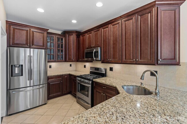 Building Photo - 15 Faxon Dr