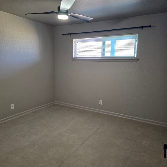 Building Photo - 5367 Wonder Dr