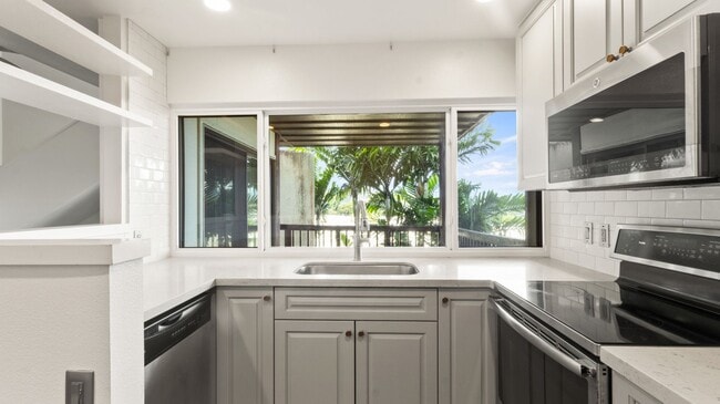 Building Photo - Beautiful 2-Bedroom Townhouse in Kaneohe –...