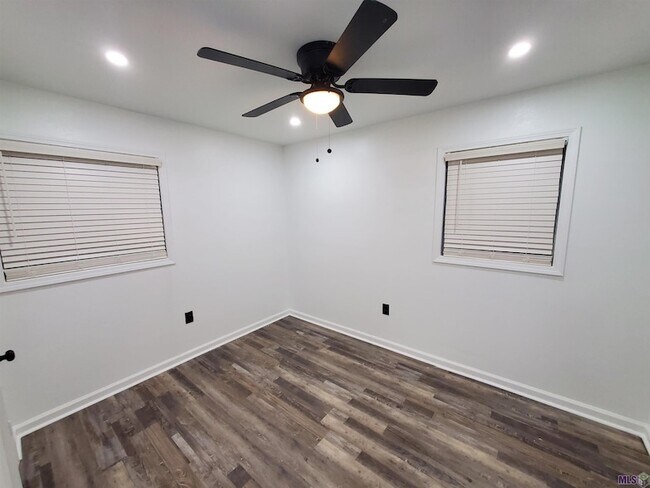 Building Photo - 7650 Gov Derbigny Dr