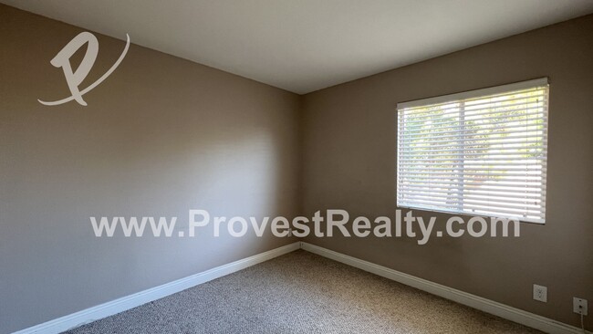 Building Photo - 4 Bed, 2.5 Bath Hesperia Home!!