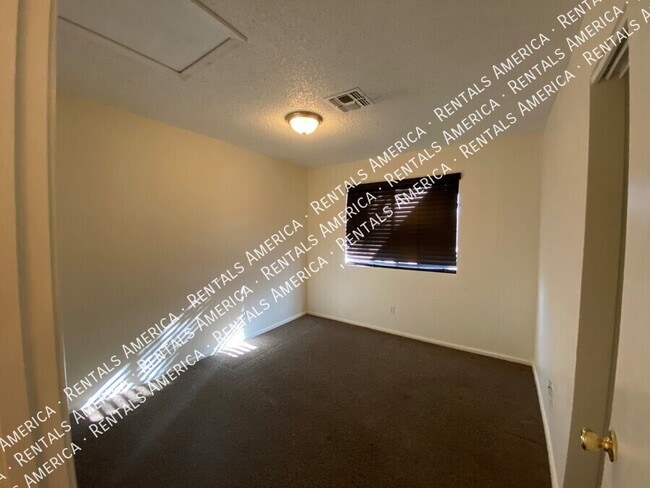Building Photo - 1742 W Chardonnay Dr