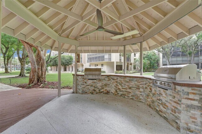 Building Photo - 2814 N 46th Ave