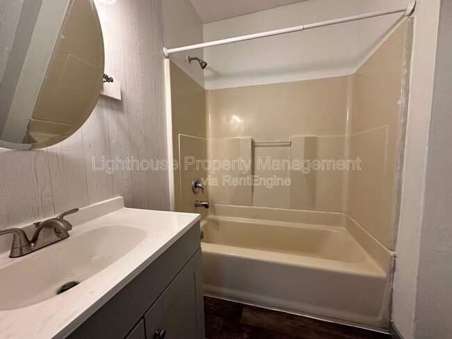 Building Photo - 138 Yale St