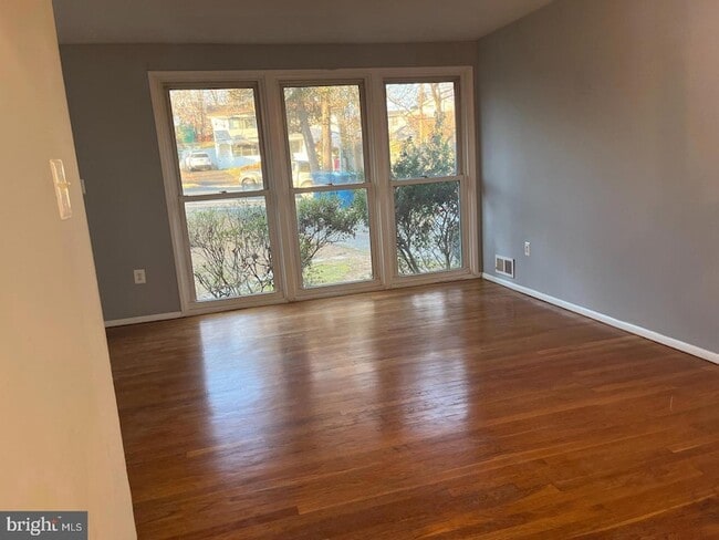 Building Photo - 6323 Fenton Ct