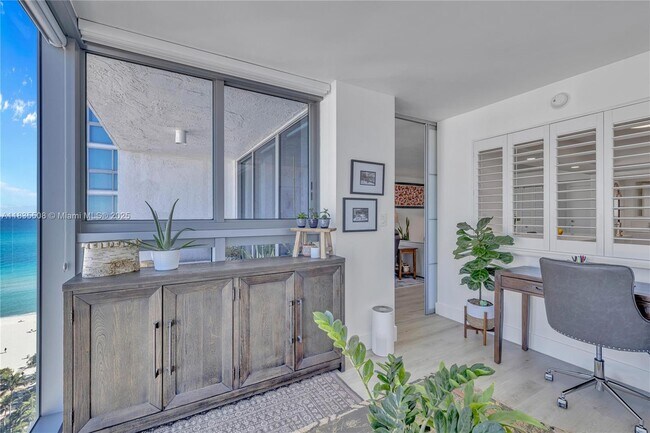 Building Photo - 2655 Collins Ave