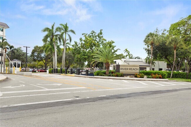 Building Photo - 1101 River Reach Dr