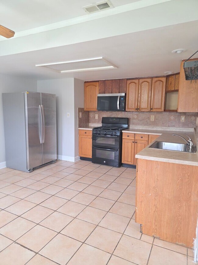 Building Photo - 51 Verdi Cir