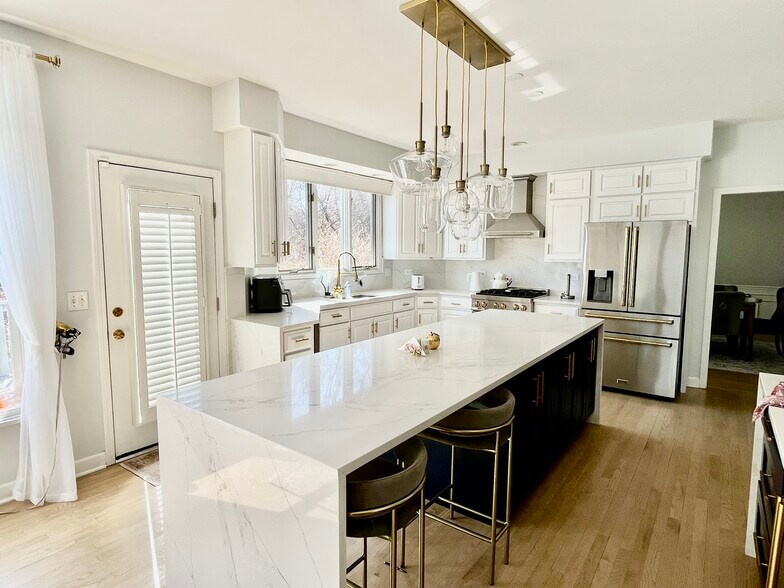 Building Photo - 4311 Camelot Cir