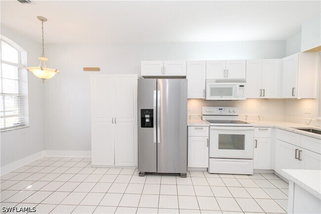 Building Photo - 135 Lady Palm Dr
