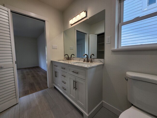 Building Photo - 715 Boyes Blvd