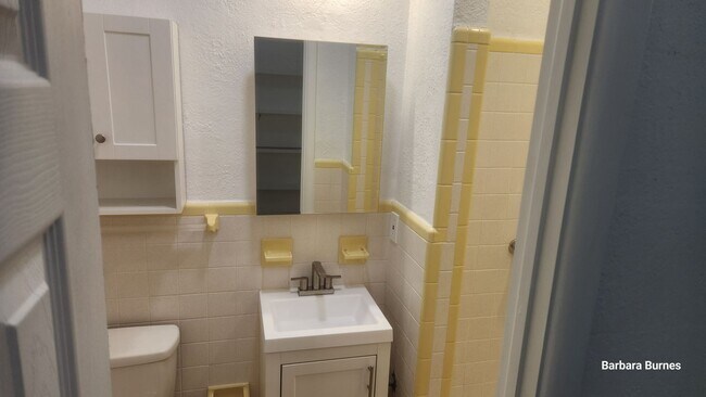 Building Photo - Three bedroom two bath for rent near Ridgewood and LPGA.