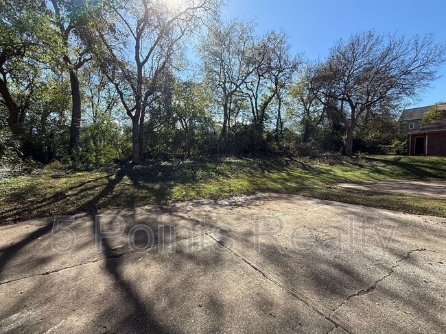 Building Photo - 308 Prince Ave