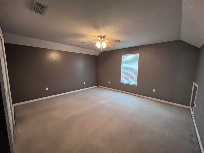 Building Photo - 540 E Timberlake Dr