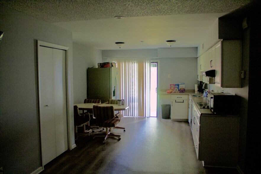 Kitchen - 5326 Whiteway Dr