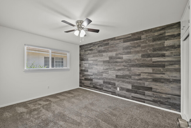 Building Photo - 809 W Ave J 10