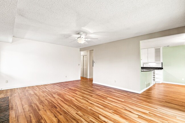 Building Photo - Remodeled 2B/2B East Boulder Apartment w/ ...