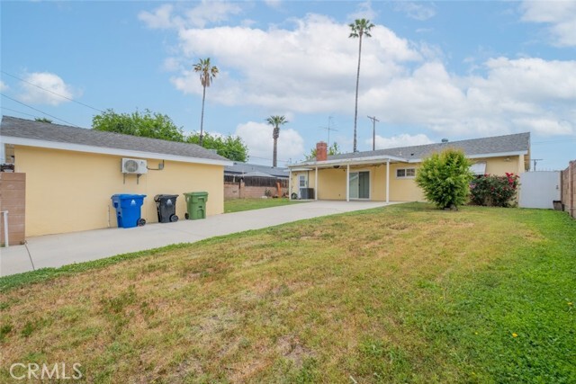 Building Photo - 6933 Fallbrook Ave