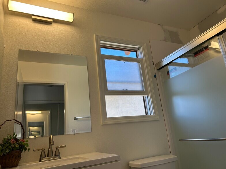 Building Photo - 629 S Glassell St