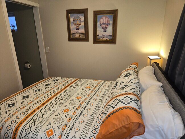 Building Photo - 1213 5th St