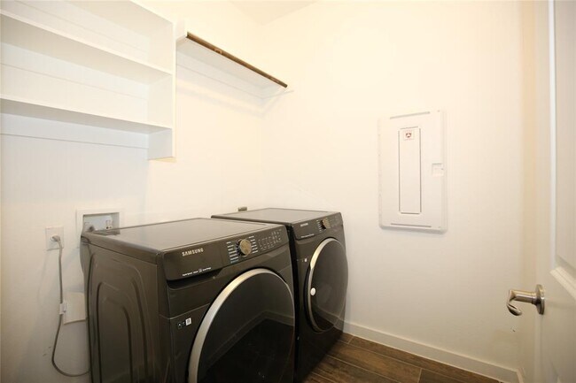 Building Photo - 15502 Pewter Luster Cv