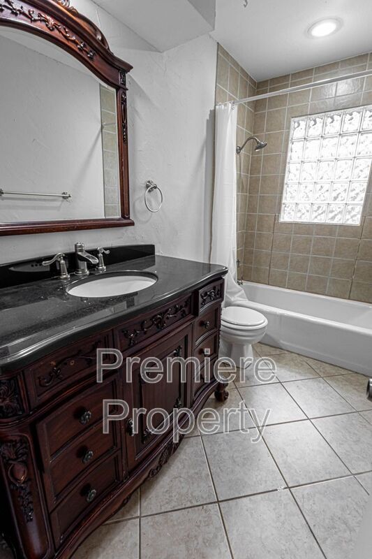 Building Photo - 13032 W 102nd Terrace