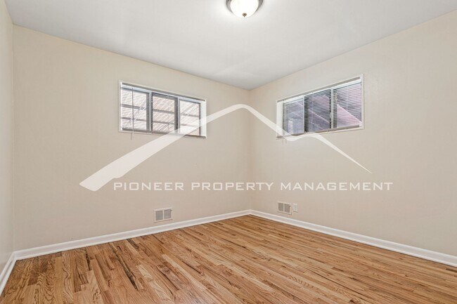 Building Photo - Updated Home With Central AC And Stainless...