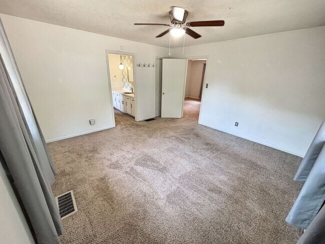 Building Photo - Spacious 3 BR/2 BA in Powder Springs!