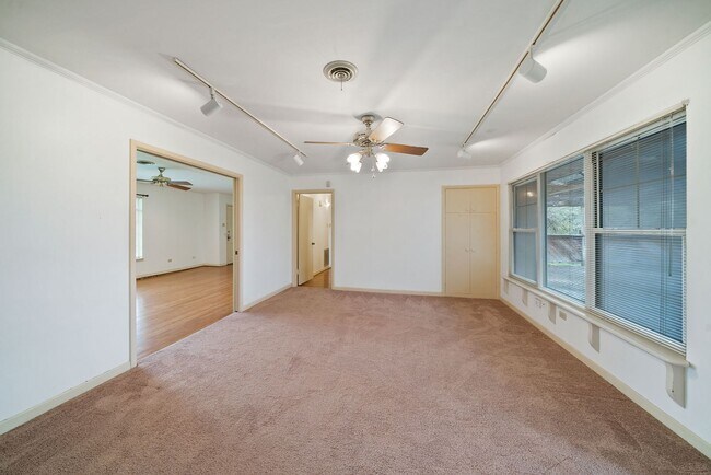 Building Photo - 2BED, 2BATH HOLLYWOOD PARK
