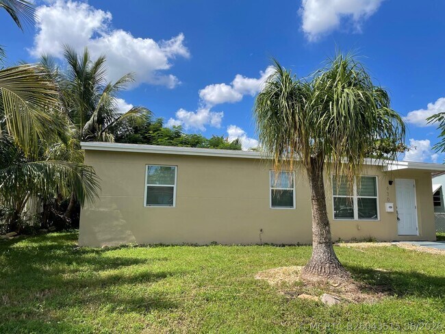 Building Photo - 630 N 69th Ave