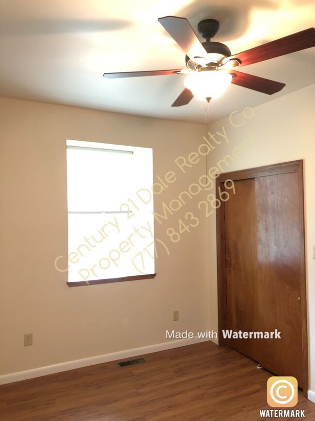 Building Photo - Beautiful Redone Spacious 2 Bedroom Home i...