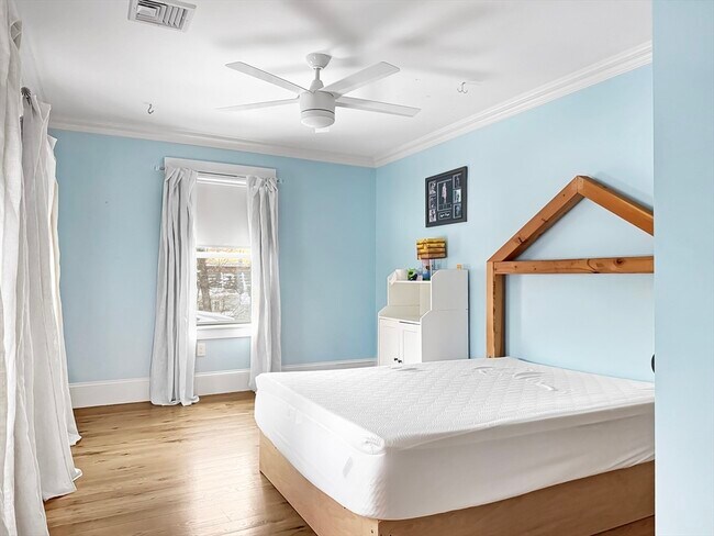 Building Photo - 7 Sanborn Terrace