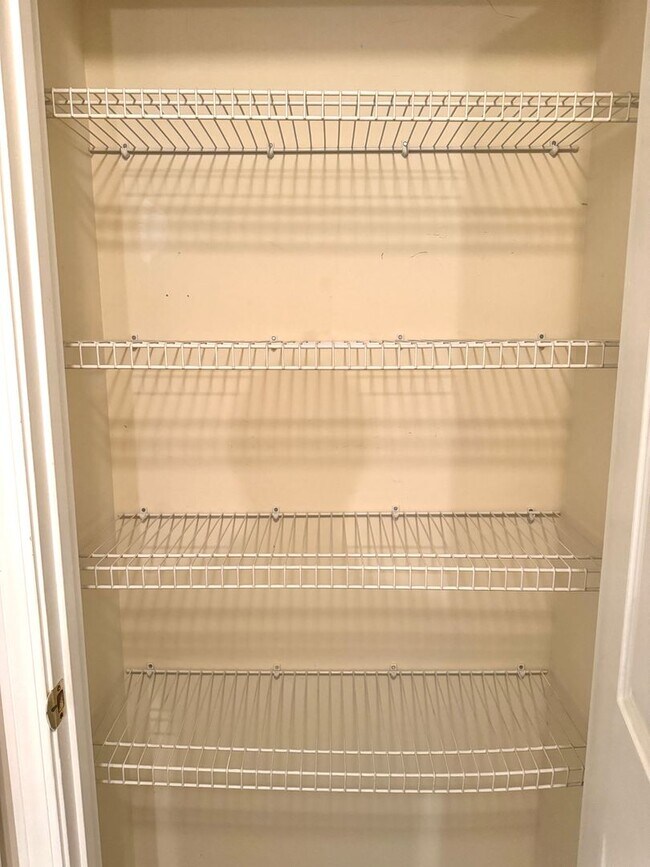 Building Photo - Tuscaloosa, AL Home For Rent. Available to View Now!