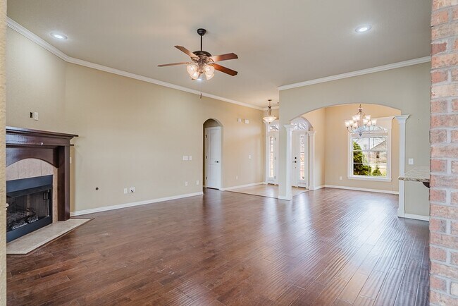 Building Photo - 602 SW Barn Valley Rd