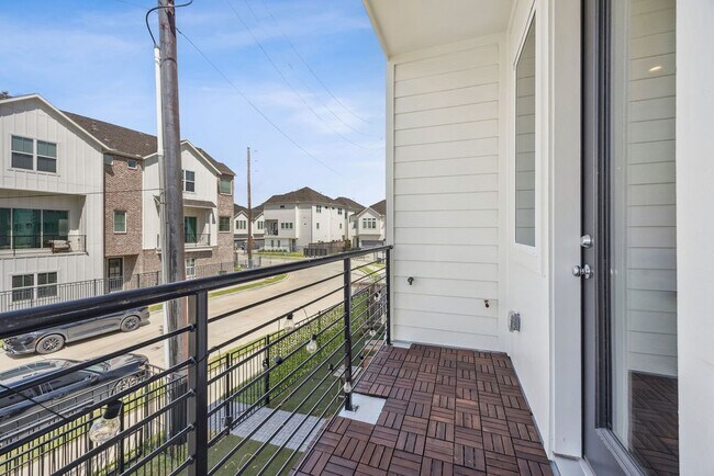 Building Photo - 6312 Brighton Oaks Ln