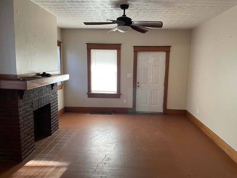 Building Photo - 2116 Wayne Ave