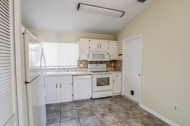 Building Photo - 1057 Kelsey Ave
