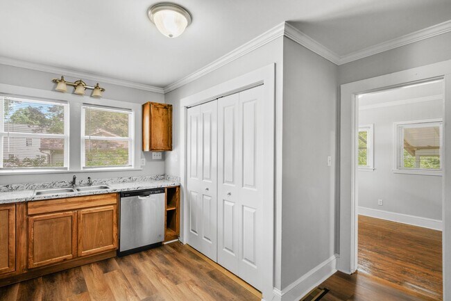 Building Photo - 4427 Northaven Dr