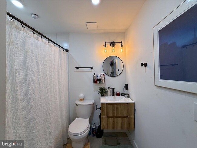 Building Photo - 6136 Chancellor St