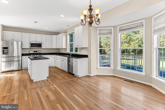 Building Photo - 47497 Saulty Dr