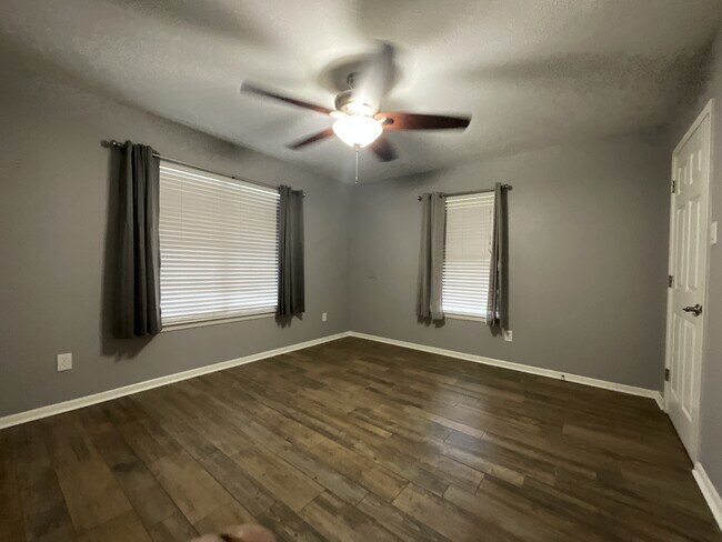 Building Photo - 24289 TX-19
