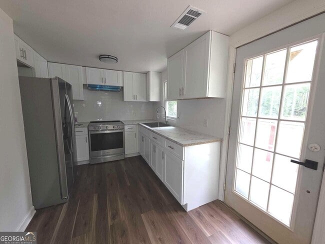 Building Photo - 15 Dixie Dr