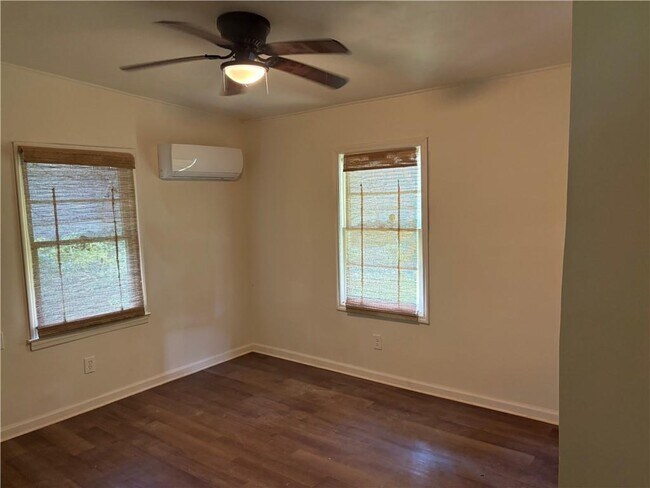 Building Photo - 4049 Villa Ave