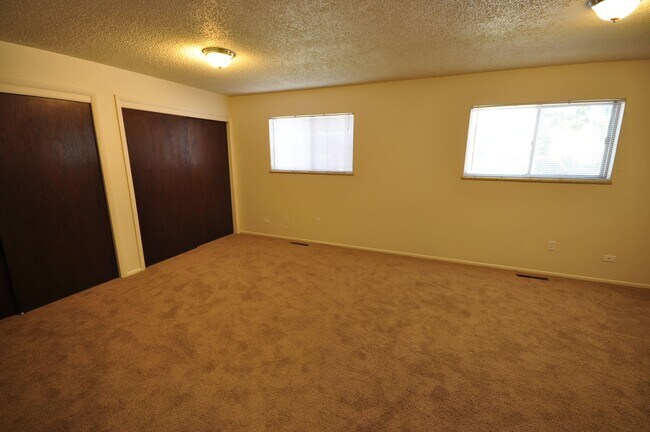 Building Photo - Close to CSU! 3 Bed Home with Fenced Yard & Garage