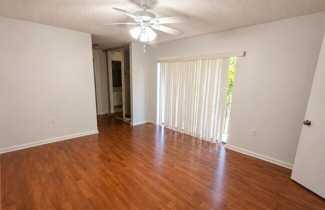 Building Photo - 1421 14th Ln