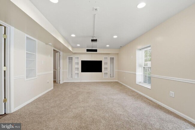 Building Photo - 11 St Marks Ct